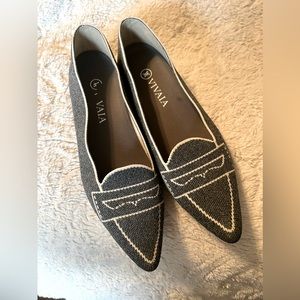 Vivaia patterned pointed-toe flats